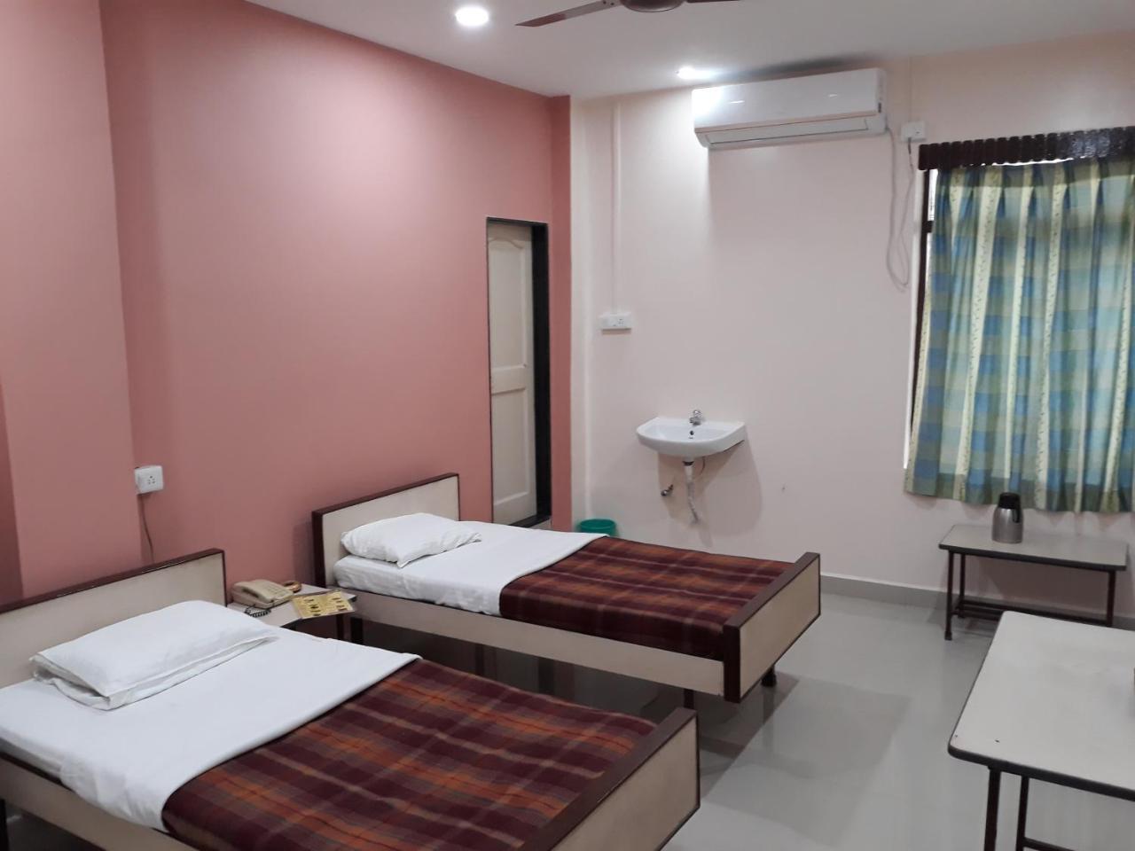 Hotel Gomatgiri ออรังกาบัด ภายนอก รูปภาพ
